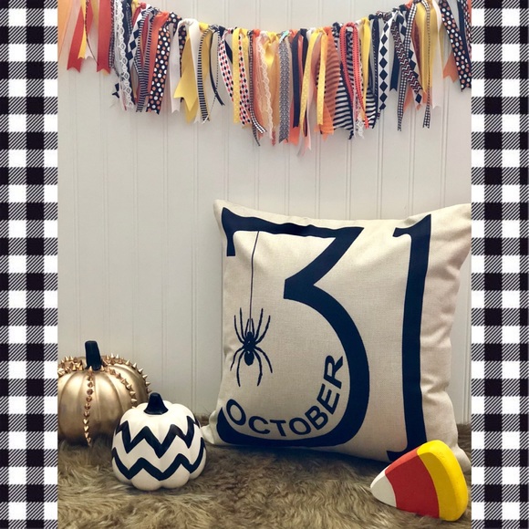 HOST PICK 🎉 | Luxury Home | October 31st Decorative Throw Pillow Cover 🕸 - Picture 1 of 1